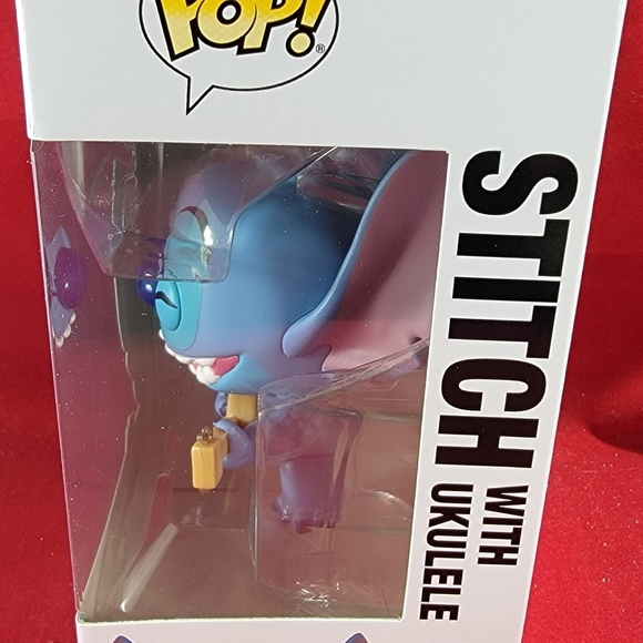 Stitch with ukulele funko # 1044 (nib) - Picture 5 of 7